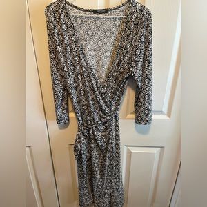 Karen Kane Petites Faux Wrap Dress size Small black and white